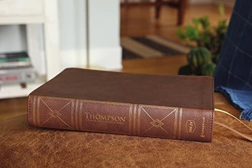 NKJV, Thompson Chain-Reference Bible, Leathersoft, Brown, Red Letter, Comfort Print by Zondervan