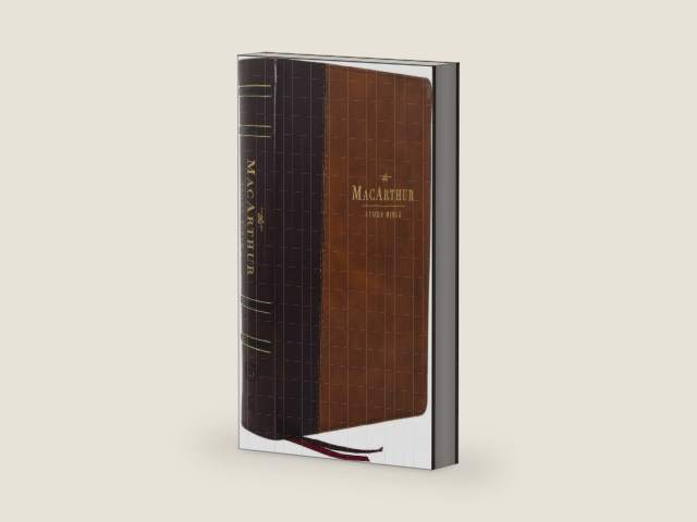 NKJV, MacArthur Study Bible, Brown Leathersoft, Comfort Print: Unleashing God's Truth One Verse at a Time (Holy Bible, New King James Version) by Thomas Nelson