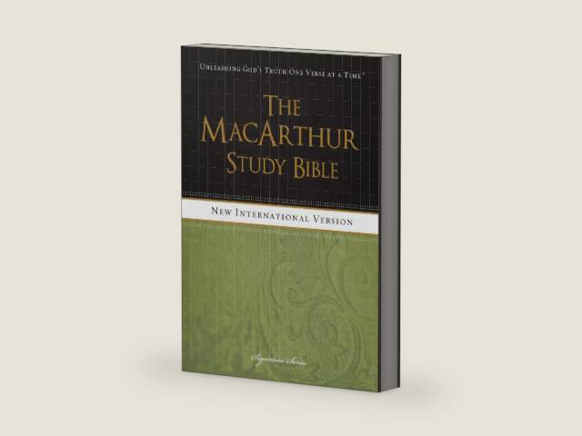 NIV, MacArthur Study Bible: Unleashing God's Truth One Verse at a Time (Holy Bible, New American Standard Bible) (Signature) by Thomas Nelson
