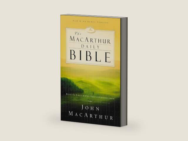 NKJV, The MacArthur Daily Bible: Read through the Bible in one year, with notes from John MacArthur by Thomas Nelson