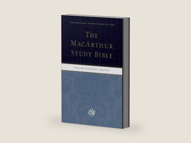 The MacArthur Study Bible: English Standard Version, Personal Size by John MacArthur